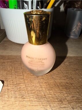 GUERLAIN Perfect Light Beautifying Fluid in Soft Pink with Gold Cap